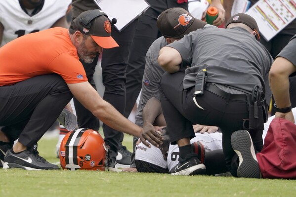 BAD NEWS: The Cleveland Browns have been dealt a major blow as the team officially announced that one of their top veteran superstars has sustained a season-ending injury….MORE NEWS…