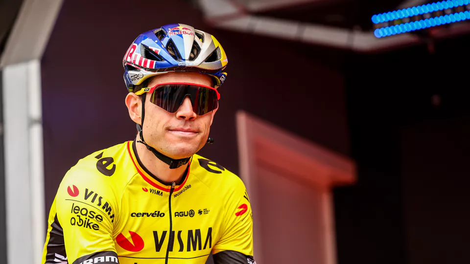 Wout Van Aert Ontslagen uit Medische Zorg: Op Weg naar Duitsland voor Therapie….