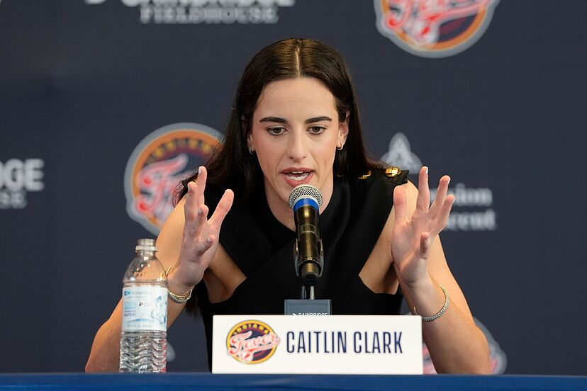 SAD STATEMENT: Caitlin Clark questioned headcoach Lisa Bluder for her reaction towards…..SEE MORE….